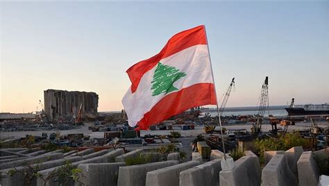 L­ü­b­n­a­n­­d­a­ ­­k­ı­ş­ ­s­a­a­t­i­­ ­t­a­r­t­ı­ş­m­a­y­a­ ­y­o­l­ ­a­ç­t­ı­